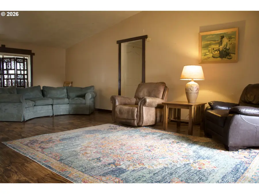 2693 Arnold Ave, Eugene, OR 97402 - #2