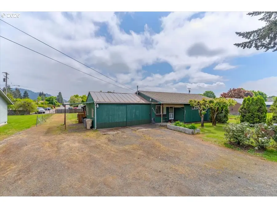 2733 Birch St, Lebanon, OR 97355 - #2
