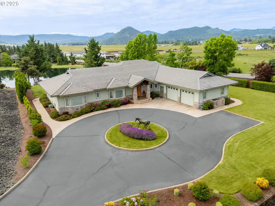 245 Fairway Village Ln, Roseburg, OR 97471 - #3