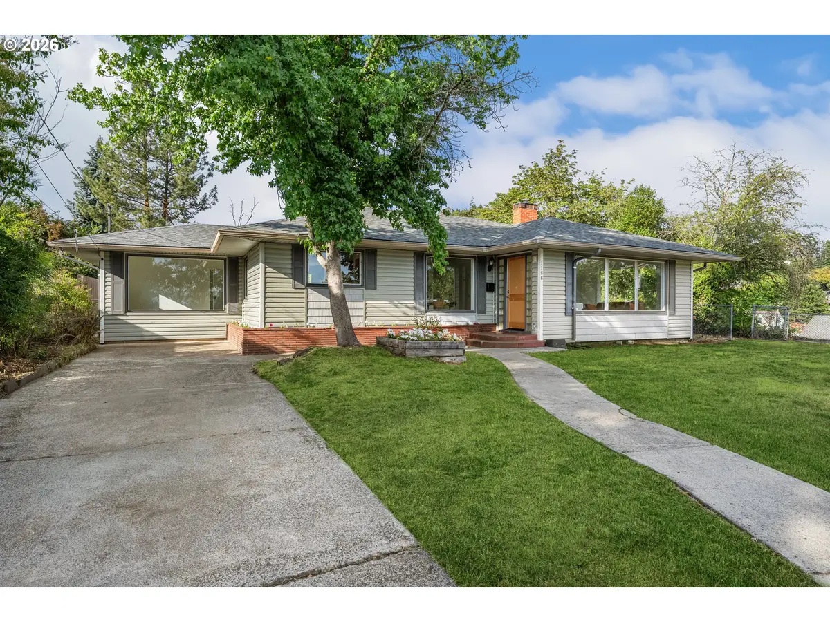 1166 NE Klamath Ave, Roseburg, OR 97470 - #1