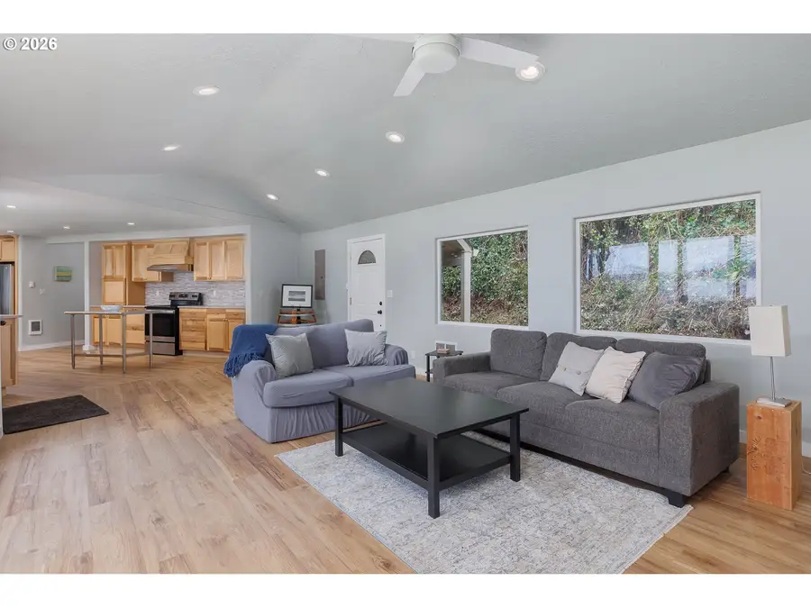 3823 Yaquina Bay Rd, Newport, OR 97365 - #3