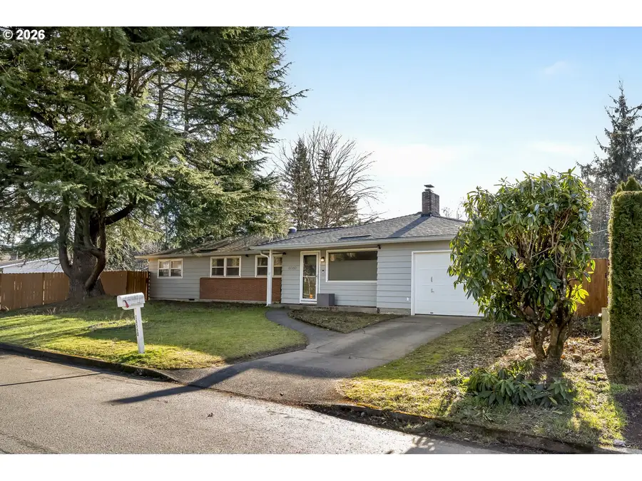 16560 SE Haig Dr, Portland, OR 97236 - Image #2