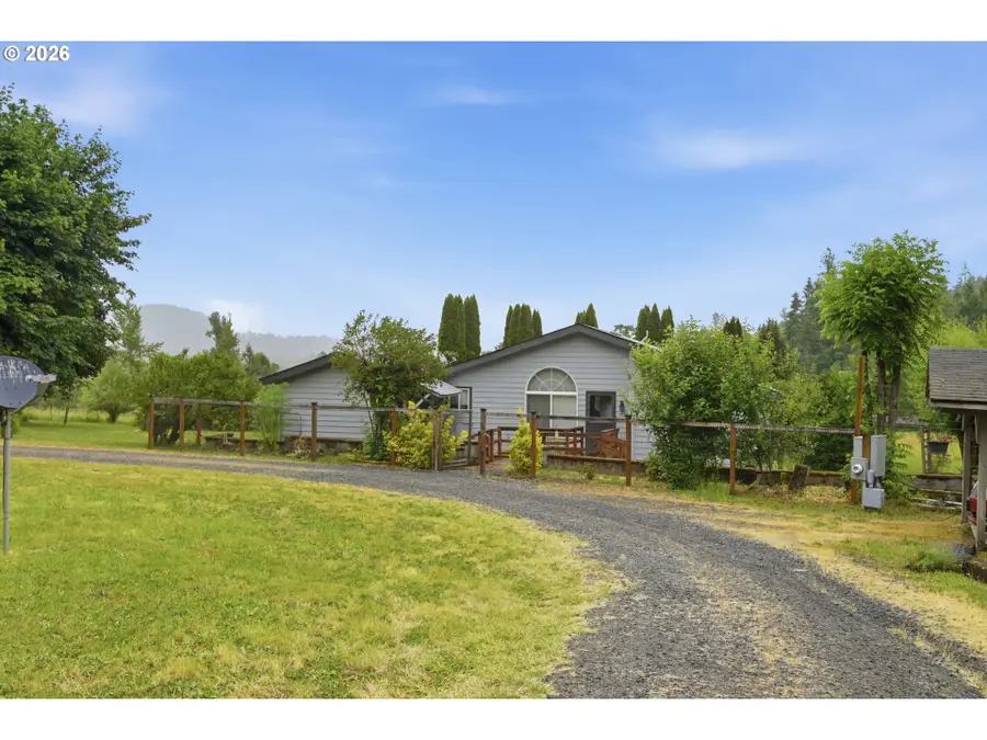 31332 Camas Swale Rd, Creswell, OR 97426 - #2