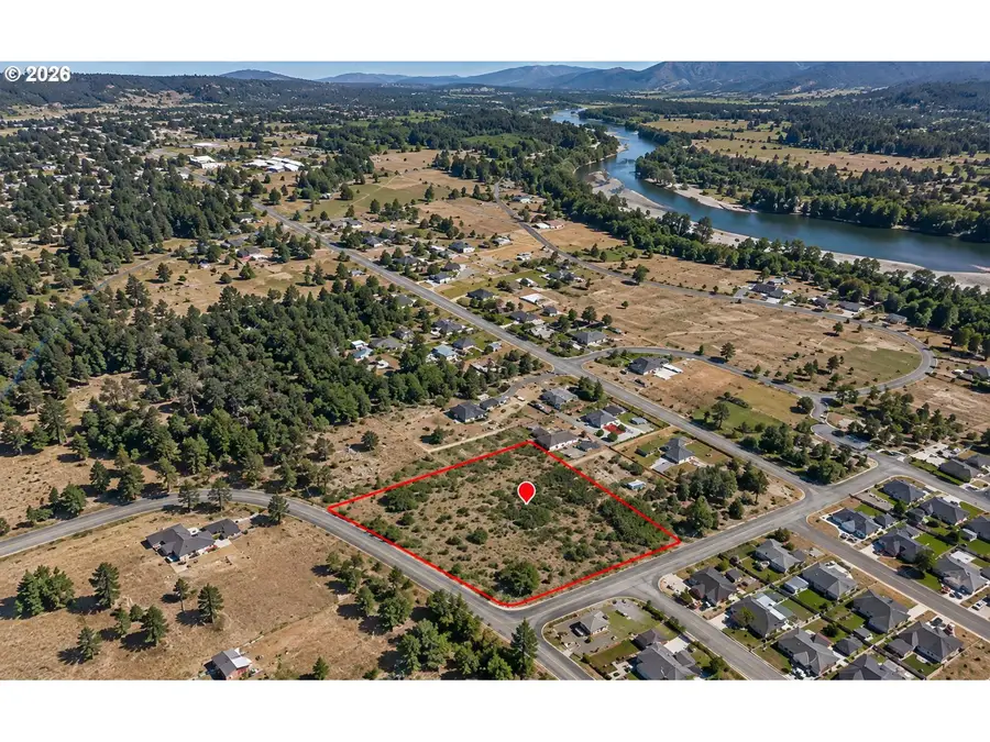 751 Daisy Hill Rd, Cave Junction, OR 97523 - #2