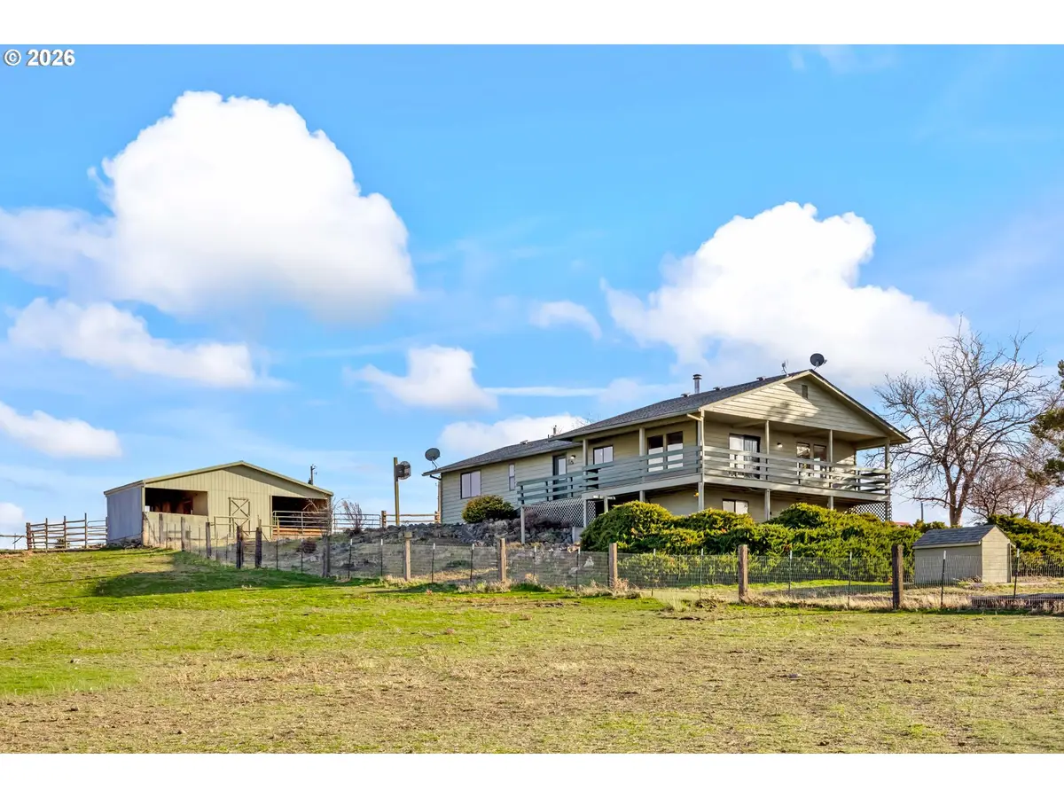 896 SE Dover Ln, Madras, OR 97741 - Image #1