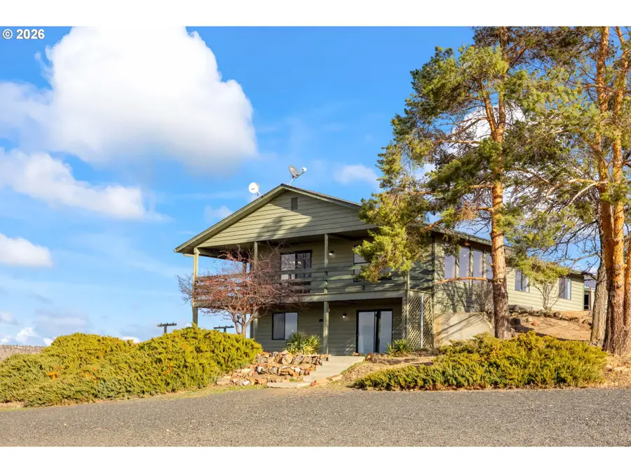 896 SE Dover Ln, Madras, OR 97741 - Image #2