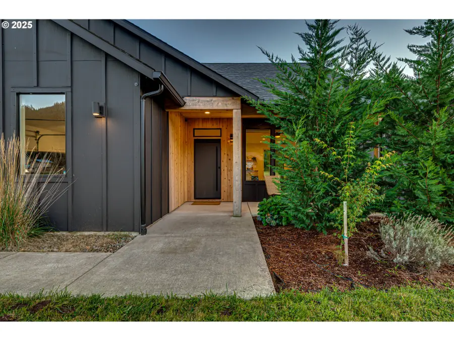 192 Stuart Field Ln, Ariel, WA 98603 - Image #2