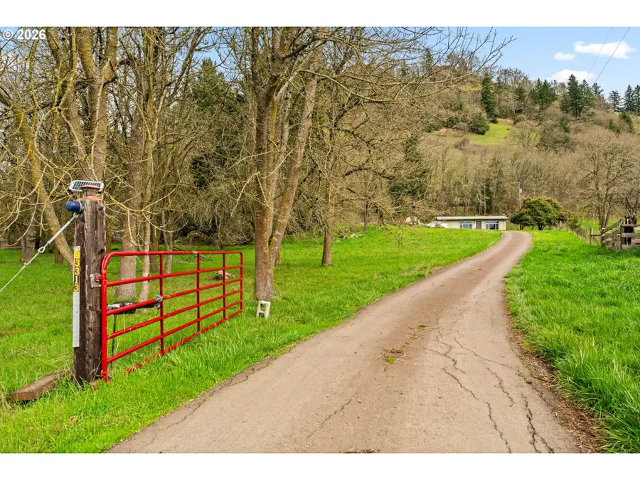 93313 Westpoint Rd, Harrisburg, OR 97446 - #2