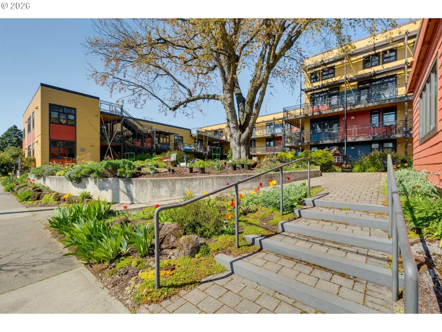 2525 N Killingsworth St #109, Portland, OR 97217 - #3