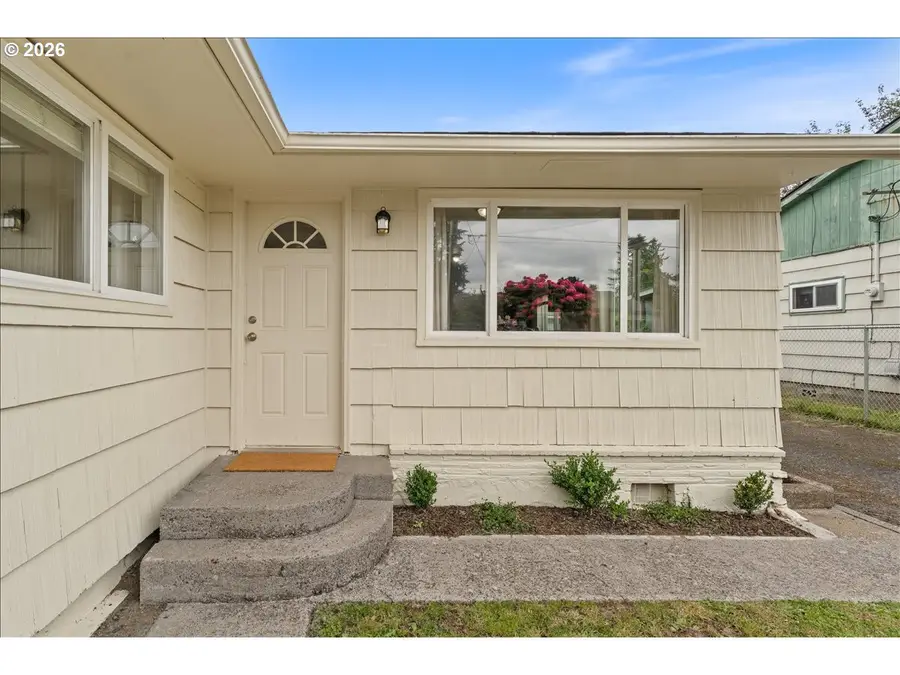 114 Cherry St Nw, Castle Rock, WA 98611 - #2