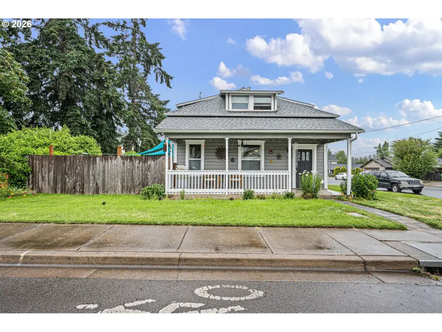 1905 S 6th St, Cottage Grove, OR 97424 - #2
