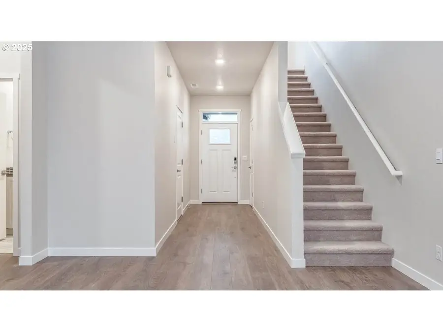 9335 SE Crystal Rose St, Portland, OR 97086 - Image #2