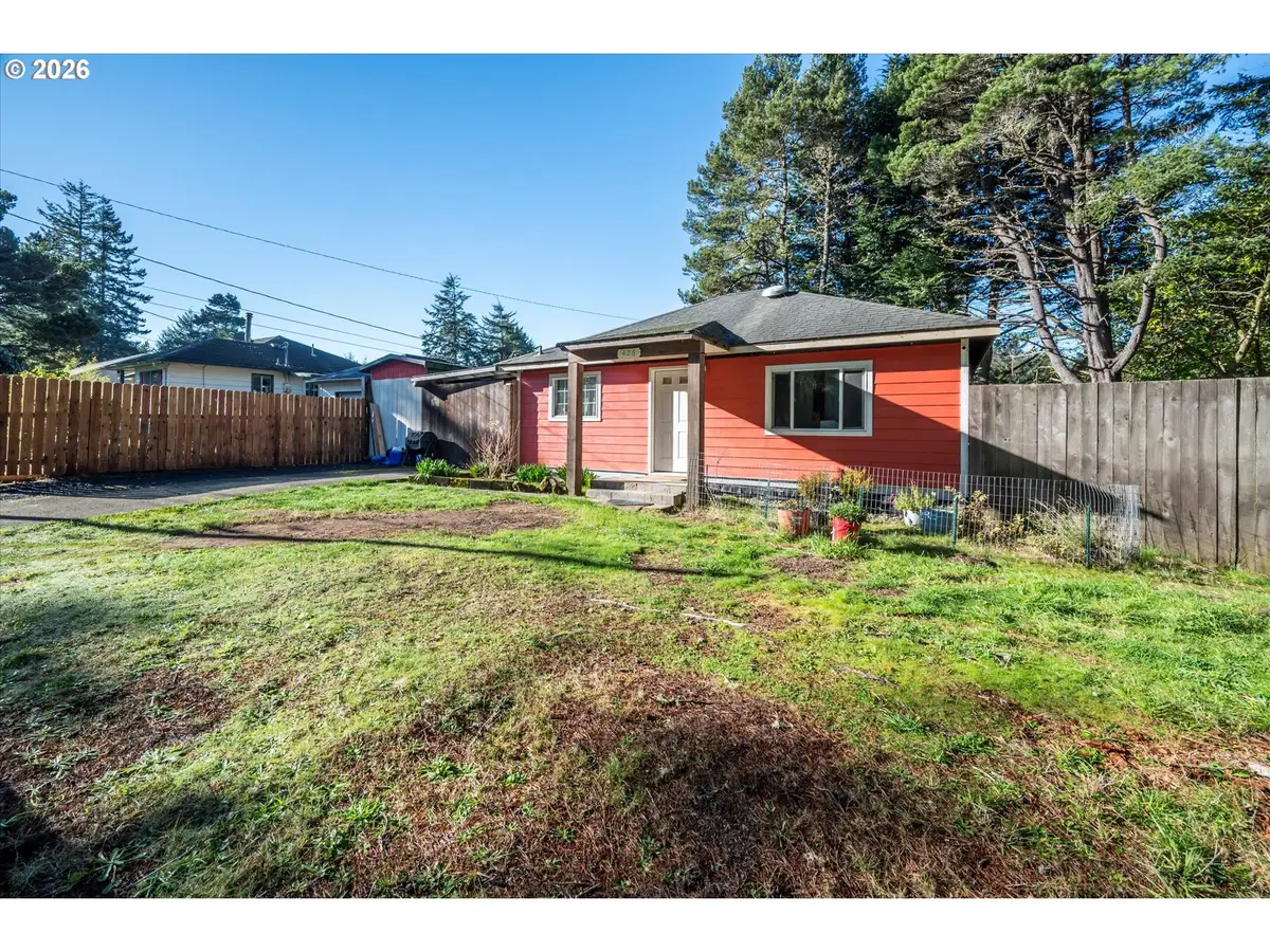 426 Ackerman Ave, Coos Bay, OR 97420 - #1