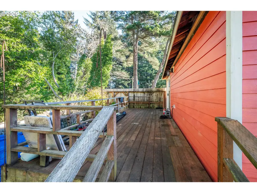 426 Ackerman Ave, Coos Bay, OR 97420 - #3