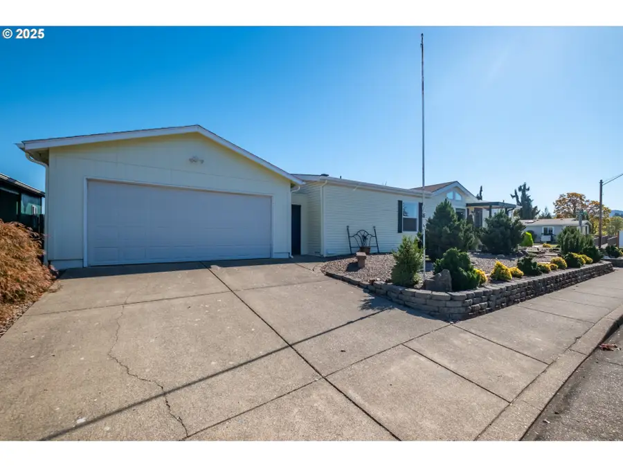 610 Vaughan Ln, Lebanon, OR 97355 - Image #2