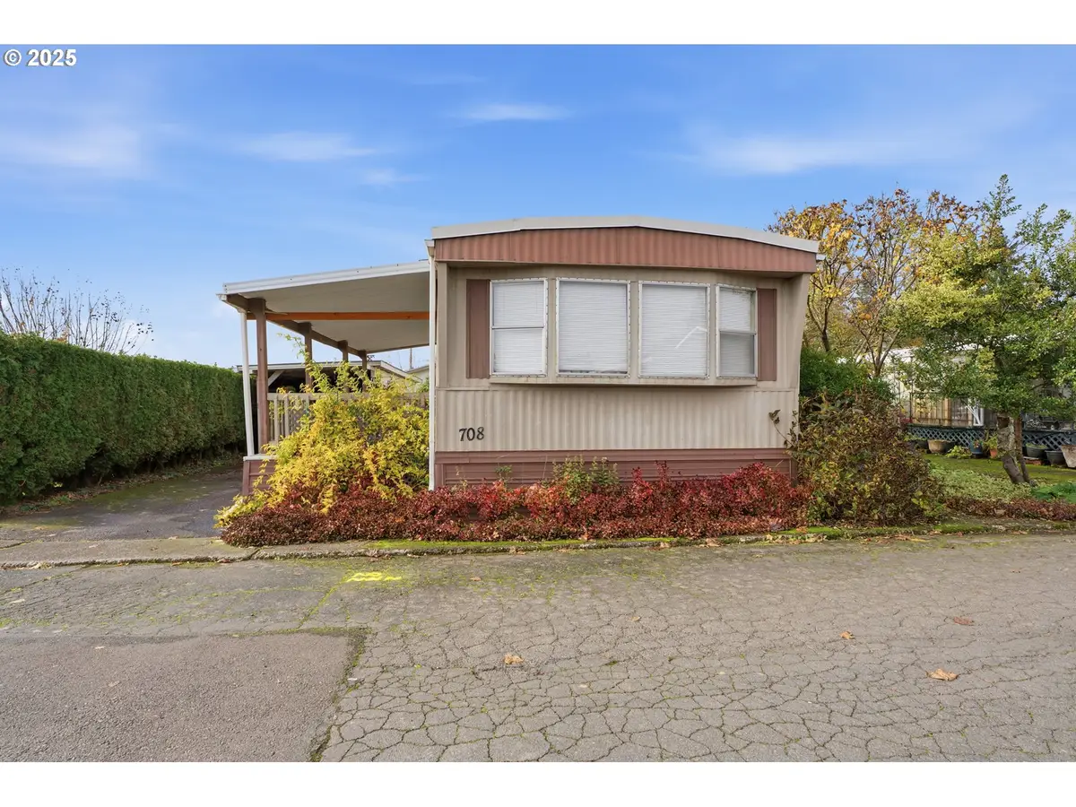205 W Heintz St, Molalla, OR 97038 - Image #1