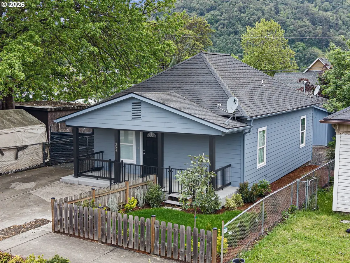 1354 SE Pine St, Roseburg, OR 97470 - #1