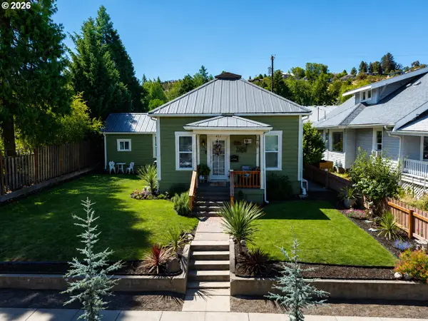 412 E 11th St, TheDalles, OR 97058