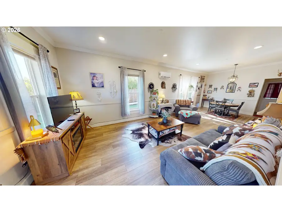412 E 11th St, The Dalles, OR 97058 - #2