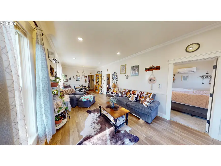 412 E 11th St, The Dalles, OR 97058 - #3