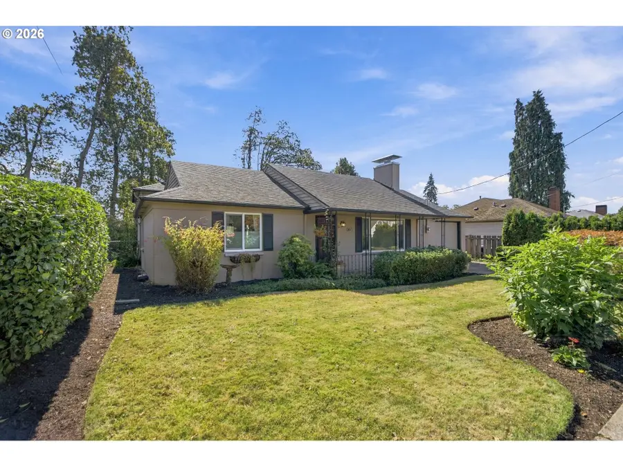 665 E Dartmouth St, Gladstone, OR 97027 - #2