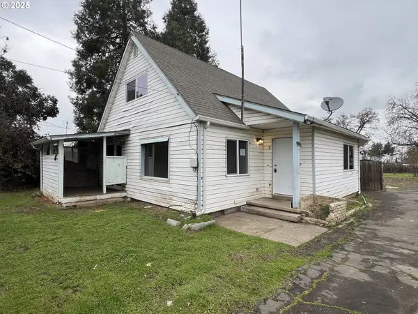 734 Alder St, Medford, OR 97501