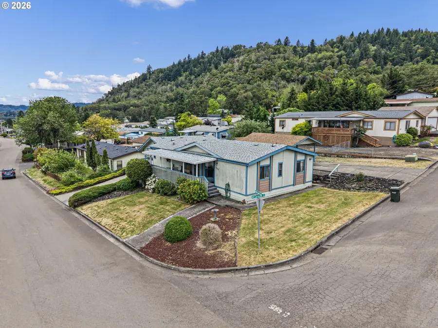 3626 NW Broad St, Roseburg, OR 97471 - #2