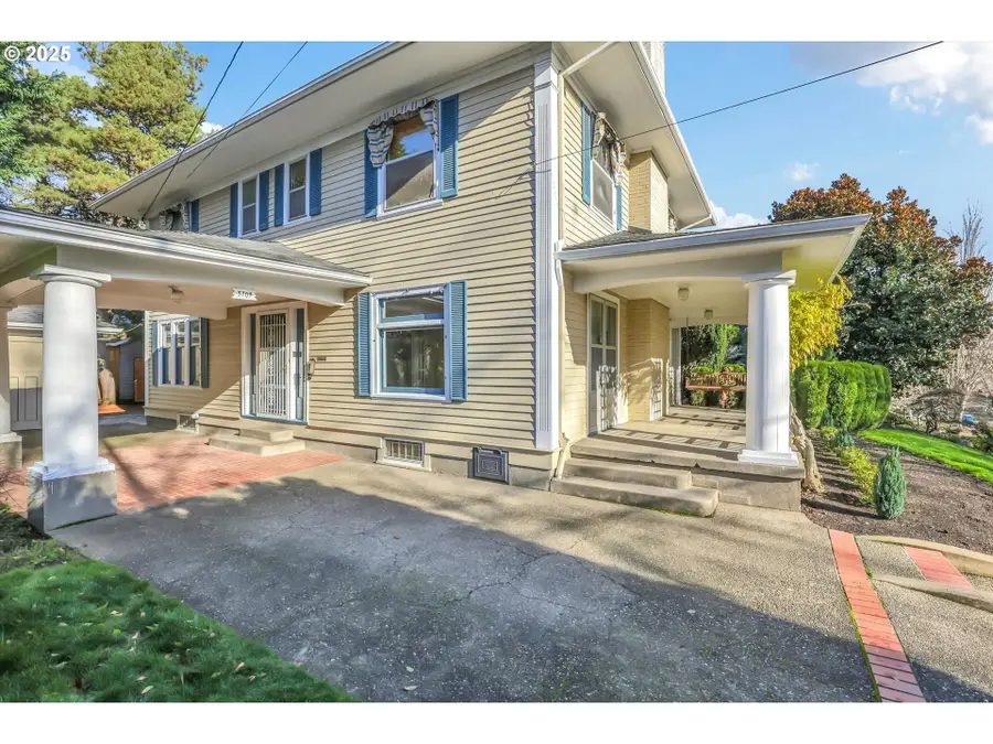 3709 NE Couch St, Portland, OR 97232 - Image #2