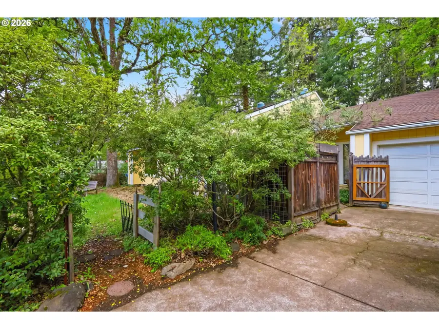 2983 Timberline Dr, Eugene, OR 97405 - #2