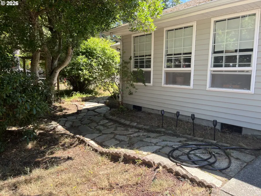 2286 N 22nd Ct, Florence, OR 97439 - #3