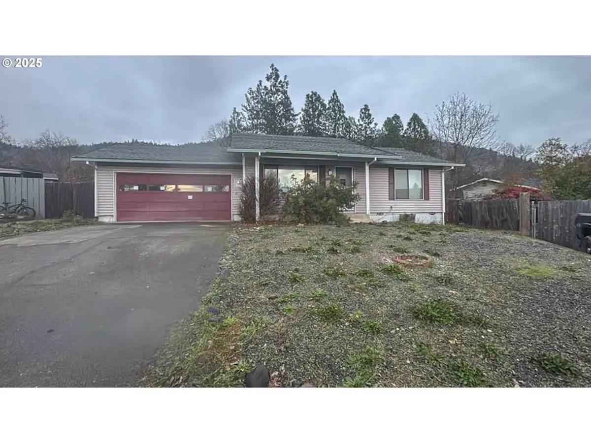 1023 NE Primrose Pl, Grants Pass, OR 97526 - #1
