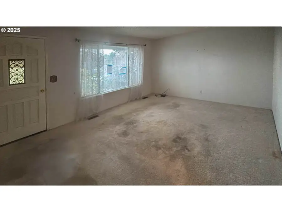 1023 NE Primrose Pl, Grants Pass, OR 97526 - #3