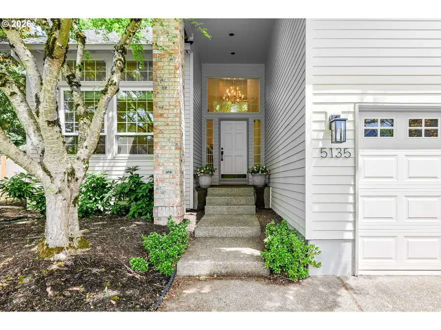 5135 Greensborough Ct, Lake Oswego, OR 97035 - #2