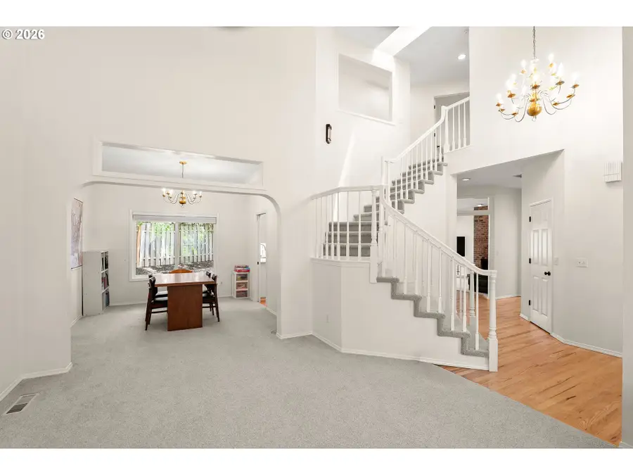 5135 Greensborough Ct, Lake Oswego, OR 97035 - #3