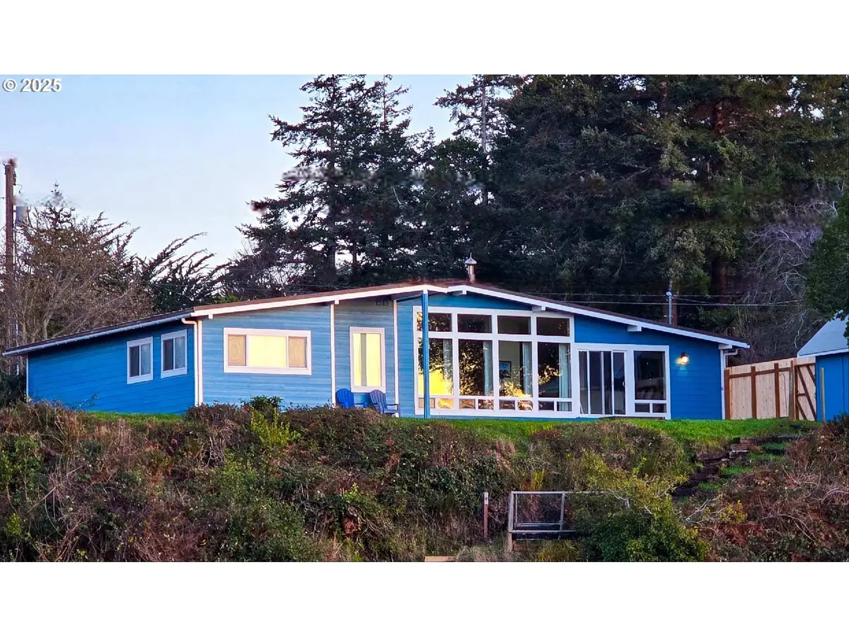 654 Madrona Ave, Port Orford, OR 97465 - #1