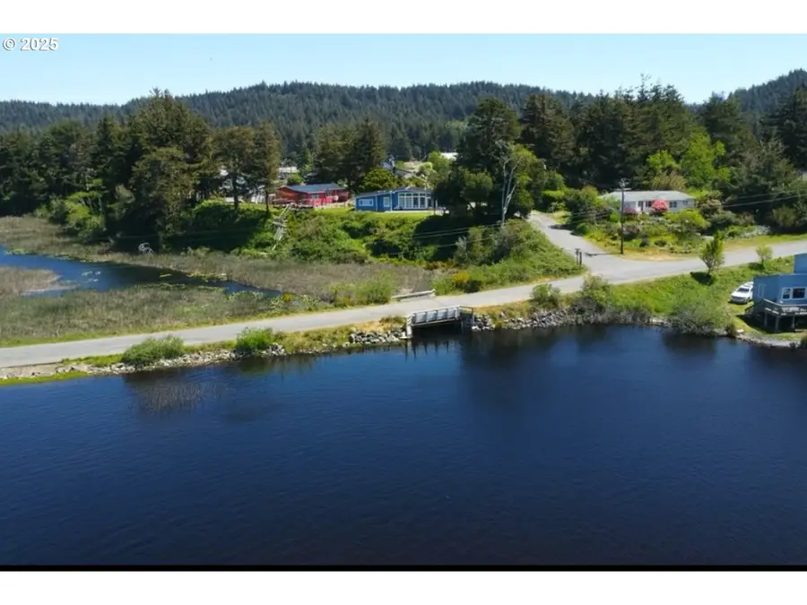 654 Madrona Ave, Port Orford, OR 97465 - #2