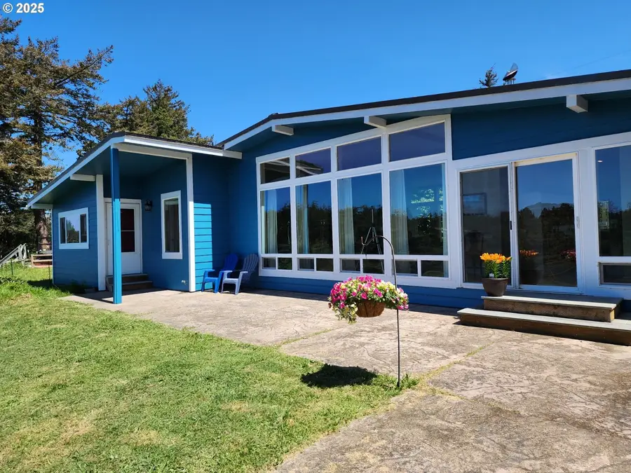 654 Madrona Ave, Port Orford, OR 97465 - #3
