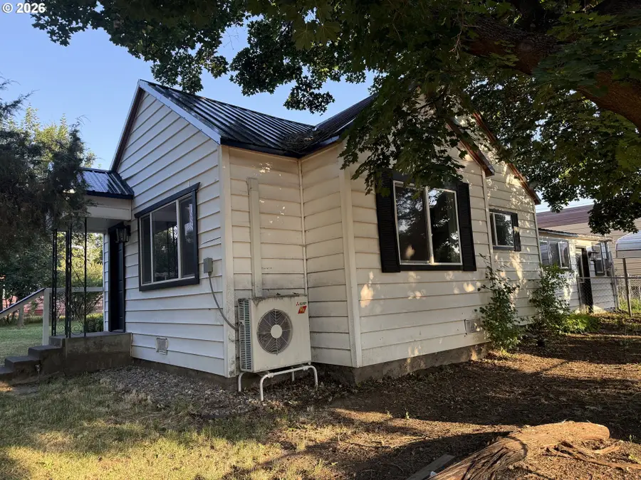 515 Baltimore St, Elgin, OR 97827 - #2
