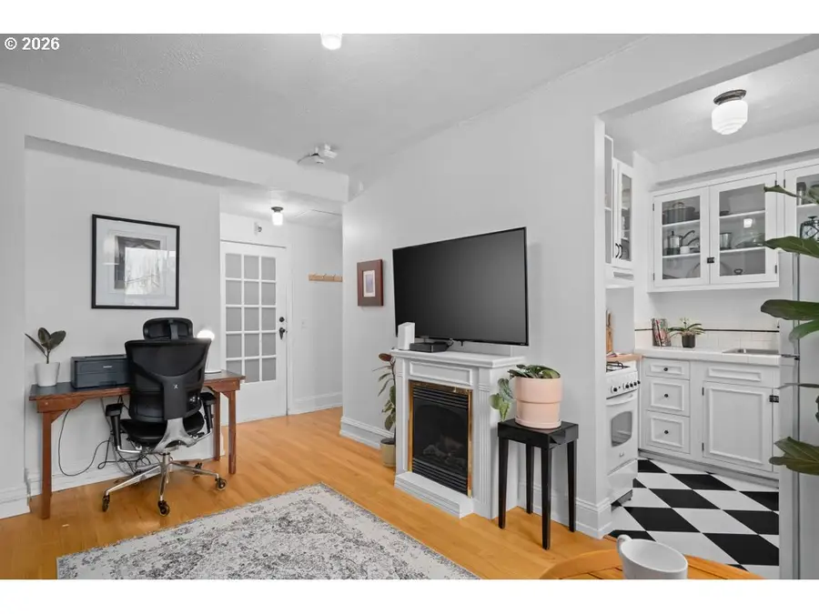 1631 NW Everett St #208, Portland, OR 97209 - #2