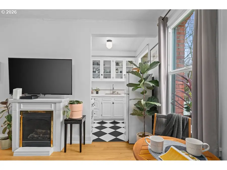 1631 NW Everett St #208, Portland, OR 97209 - #3