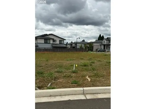 16348 SE Multnomah Falls Dr #820, HappyValley, OR 97086