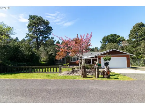 4726 Sea Breeze Ln, Florence, OR 97439
