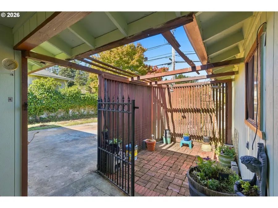 2273 Virginia Ave, North Bend, OR 97459 - #3