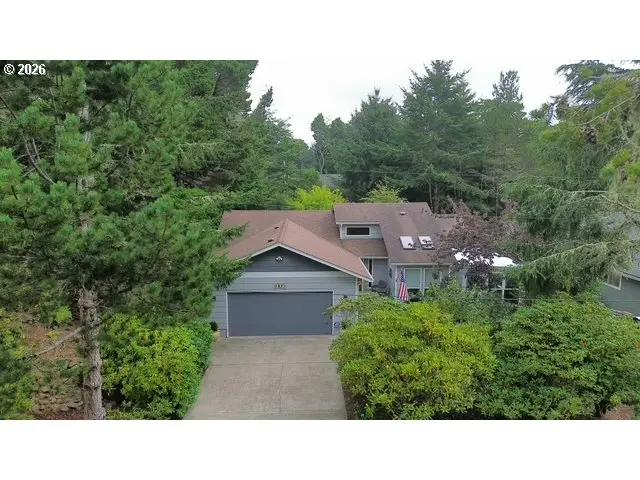 240 11th St, Florence, OR 97439 - #1