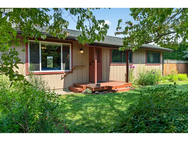 4460 Riordan Hill Dr, HoodRiver, OR 97031