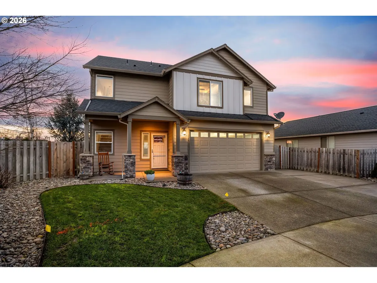 128 Finneys Ave, Molalla, OR 97038 - Image #1