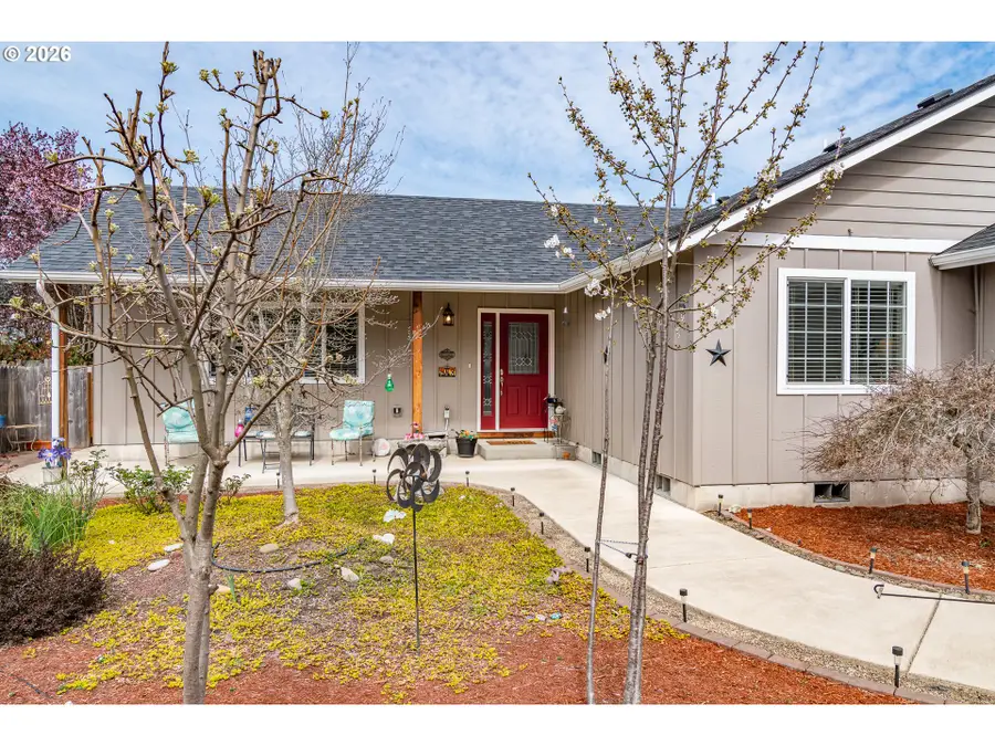 483 S State St, Sutherlin, OR 97479 - #3