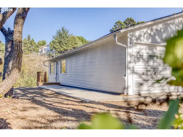5980 Palisades Dr, LincolnCity, OR 97367