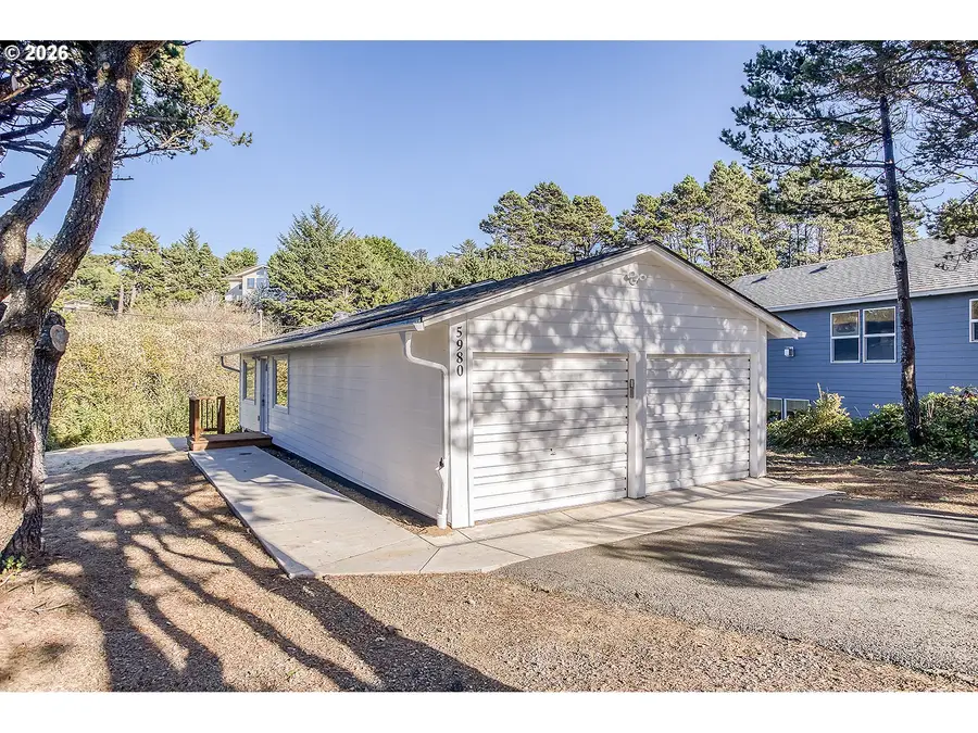 5980 Palisades Dr, Lincoln Beach, OR 97367 - #2