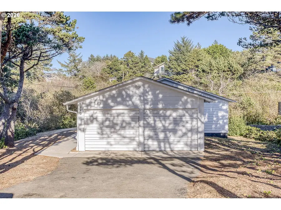 5980 Palisades Dr, Lincoln Beach, OR 97367 - #3